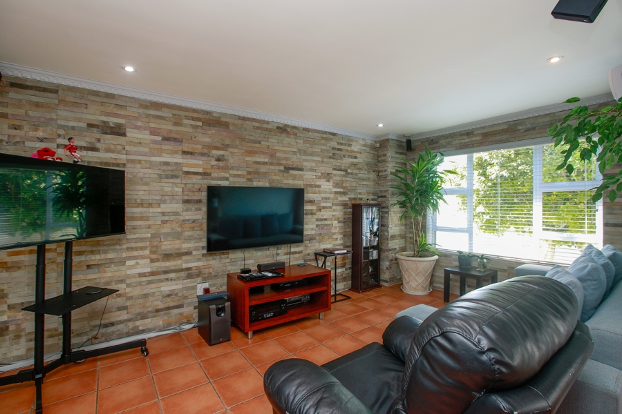 5 Bedroom Property for Sale in Claremont Western Cape